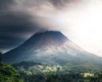 صوت الإمارات - رماد جبل إتنا يمدد إغلاق مطار كاتانيا في إيطاليا حتى منتصف ليل الإثنين