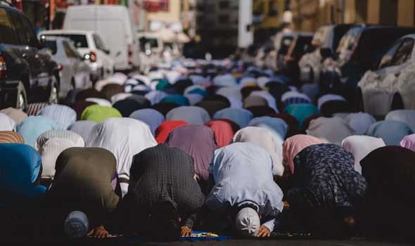  صوت الإمارات - حكم تأخير الصلاة بسبب الدراسة أو العمل
