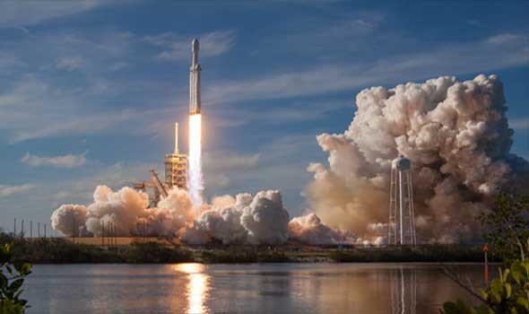  صوت الإمارات - فالكون9 يحمل إلى المدار مركبة الهبوط القمرية Odysseus