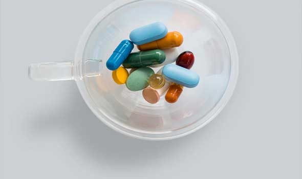 أبرز الآثار الجانبية للإفراط بتناول الفيتامينات المتعددة