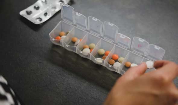  صوت الإمارات - دراسة حديثة تكشف عن أضرار تناول الأدوية والمكملات الغذائية