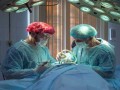  صوت الإمارات - جراحون إماراتيون يعيدون زرع يد مبتورة لمصاب في مستشفى توام
