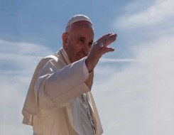  صوت الإمارات - وصول البابا فرنسيس إلى البحرين لحضور منتدى الحوار بين الشرق والغرب