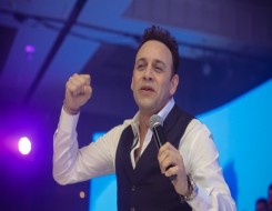  صوت الإمارات - مصطفى قمر يجمع بين التمثيل والغناء في المسلسل المصري السوري "عيلة تعمل عمايل"