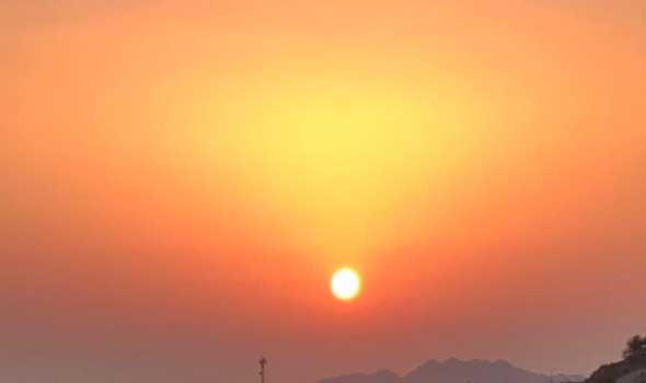  صوت الإمارات - انفجار شمسي ضخم يشكل "واديا من النار" ويرسل توهجات قوية متجهة نحو الأرض