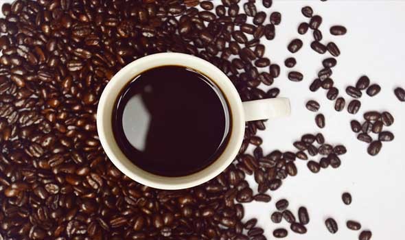 تأثير شرب القهوة على عدد من الأشخاص بعد تناولهم مسكنات الألم