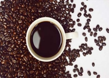  صوت الإمارات - فوائد لاستبدال القهوة بالشاي الأخضر لمدة 30 يومًا