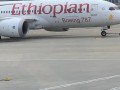  صوت الإمارات - طائرة بوينغ تفقد عجلة أثناء إقلاعها من لوس أنجلوس