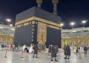 صوت الإمارات - رفع الجزء السفلي من كسوة الكعبة بمقدار 3 أمتار استعدادًا لموسم حج 1446