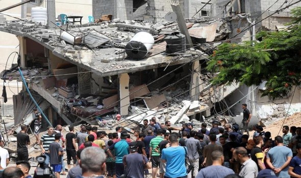  صوت الإمارات - استشهاد 16 فلسطينياً بعد قصف طائرات الاحتلال الإسرائيلي منزلاً في مدينة غزة