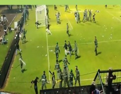  صوت الإمارات - شغب في ملعب أندونيسي يتسبّب في مقتل ١٧٤ شخصاً في حادثة هي الأبشع لمبارة رياضية