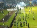  صوت الإمارات - شغب في ملعب أندونيسي يتسبّب في مقتل ١٧٤ شخصاً في حادثة هي الأبشع لمبارة رياضية