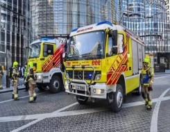  صوت الإمارات - إخماد حريق قارب في مارينا دبي