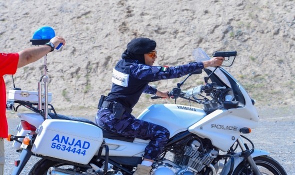 شرطة دبي تعزز السعادة الوظيفية للعنصر النسائي برحلة بحرية