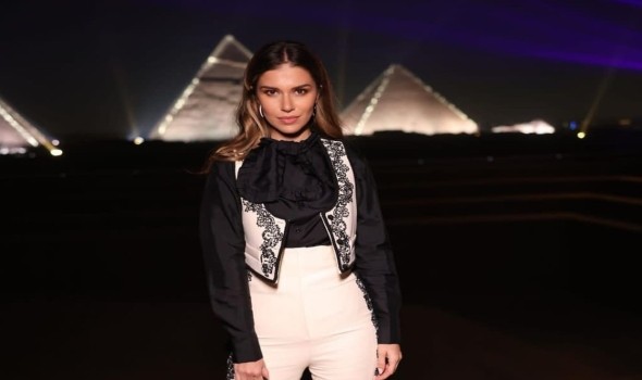  صوت الإمارات - نجمات العرب والعالم يتألقن في إطلالات راقية وناعمة في عرض "Dior" في مصر
