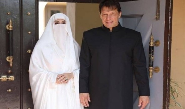  صوت الإمارات - بشرى بيبي زوجة عمران خان مرشدته الروحية التي سترافقه إلى السجن