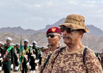 صوت الإمارات - رئيس مجلس السيادة السوداني يلتقي مبعوث الرئيس الأوغندي
