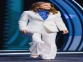  صوت الإمارات - الملكة رانيا تسحر الأنظار بإطلالة بيضاء راقية وتؤكد مكانتها كأيقونة للبدلات الرسمية