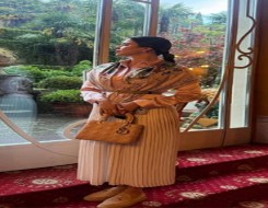  صوت الإمارات - يارا السكري تتألق بإطلالات كلاسيكية راقية