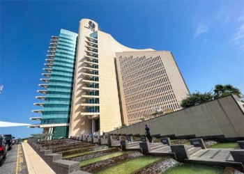  صوت الإمارات - اندلاع حرائق في مصفاة ميناء الأحمدي بعد استهدافها بمسيّرات دون إصابات