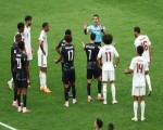  صوت الإمارات - إيقاف لاعب منتخب قطر عاصم ماديبو خمس مباريات بسبب الإصابة الخطيرة لإسماعيل كوني