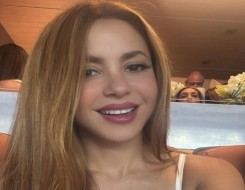  صوت الإمارات - شاكيرا تحيي حفلاً غنائيًا عند أهرامات الجيزة في نوفمبر بعد غياب 19 عامًا