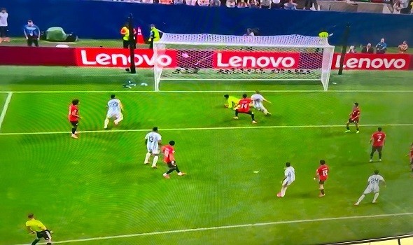  صوت الإمارات - بعد تألقه في مباراة المنتخب المصري مع الأرجنتين هيثم حسن يتحوَل إلى حديث الشارع الكروي