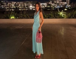 صوت الإمارات - الحذاء الأحمر يعزّز أنوثة وجاذبية إطلالات النجمات هذا الموسم